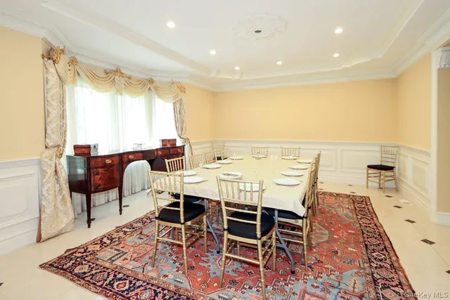 $9,300 | 10 Woodbourne Road, Great Neck, NY 11023