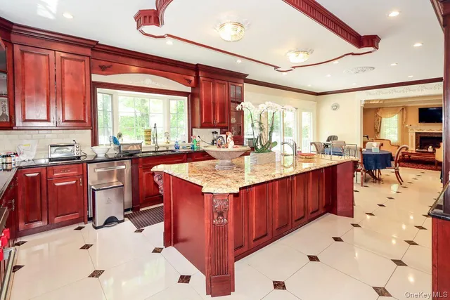 $9,300 | 10 Woodbourne Road, Great Neck, NY 11023