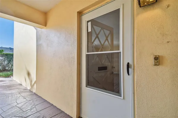 $1,400 | 610 Indian Rocks Road North, Unit 121, Belleair Bluffs, FL 33770