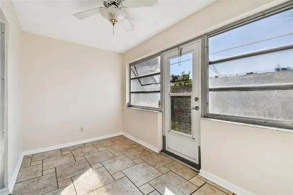 $1,400 | 610 Indian Rocks Road North, Unit 121, Belleair Bluffs, FL 33770