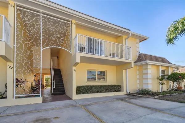 $1,400 | 610 Indian Rocks Road North, Unit 121, Belleair Bluffs, FL 33770