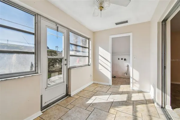 $1,400 | 610 Indian Rocks Road North, Unit 121, Belleair Bluffs, FL 33770