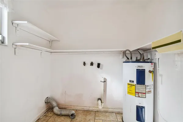 $1,400 | 610 Indian Rocks Road North, Unit 121, Belleair Bluffs, FL 33770