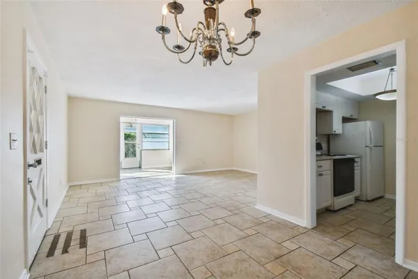 $1,400 | 610 Indian Rocks Road North, Unit 121, Belleair Bluffs, FL 33770