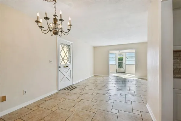 $1,400 | 610 Indian Rocks Road North, Unit 121, Belleair Bluffs, FL 33770