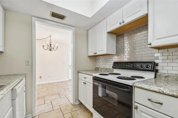 $1,400 | 610 Indian Rocks Road North, Unit 121, Belleair Bluffs, FL 33770