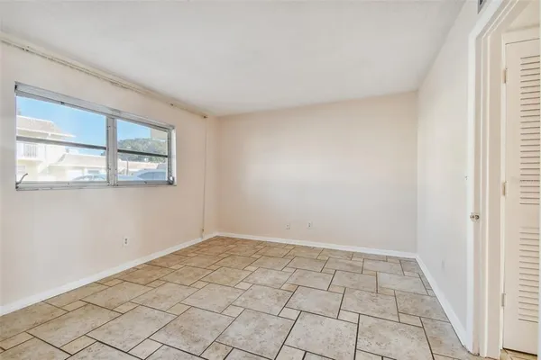 $1,400 | 610 Indian Rocks Road North, Unit 121, Belleair Bluffs, FL 33770