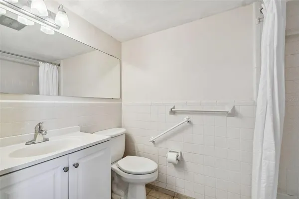 $1,400 | 610 Indian Rocks Road North, Unit 121, Belleair Bluffs, FL 33770