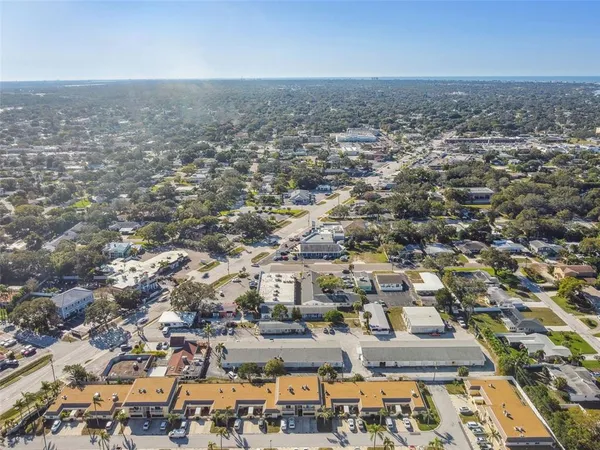 $1,400 | 610 Indian Rocks Road North, Unit 121, Belleair Bluffs, FL 33770