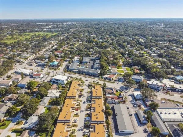 $1,400 | 610 Indian Rocks Road North, Unit 121, Belleair Bluffs, FL 33770