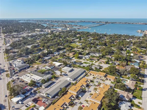 $1,400 | 610 Indian Rocks Road North, Unit 121, Belleair Bluffs, FL 33770