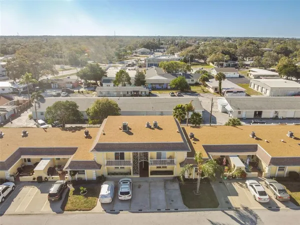 $1,400 | 610 Indian Rocks Road North, Unit 121, Belleair Bluffs, FL 33770