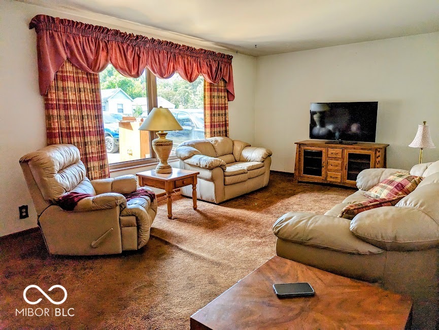 927 North Rochester Avenue Indianapolis, IN 46222 - Photo 3 of 22 Gallery Image 3