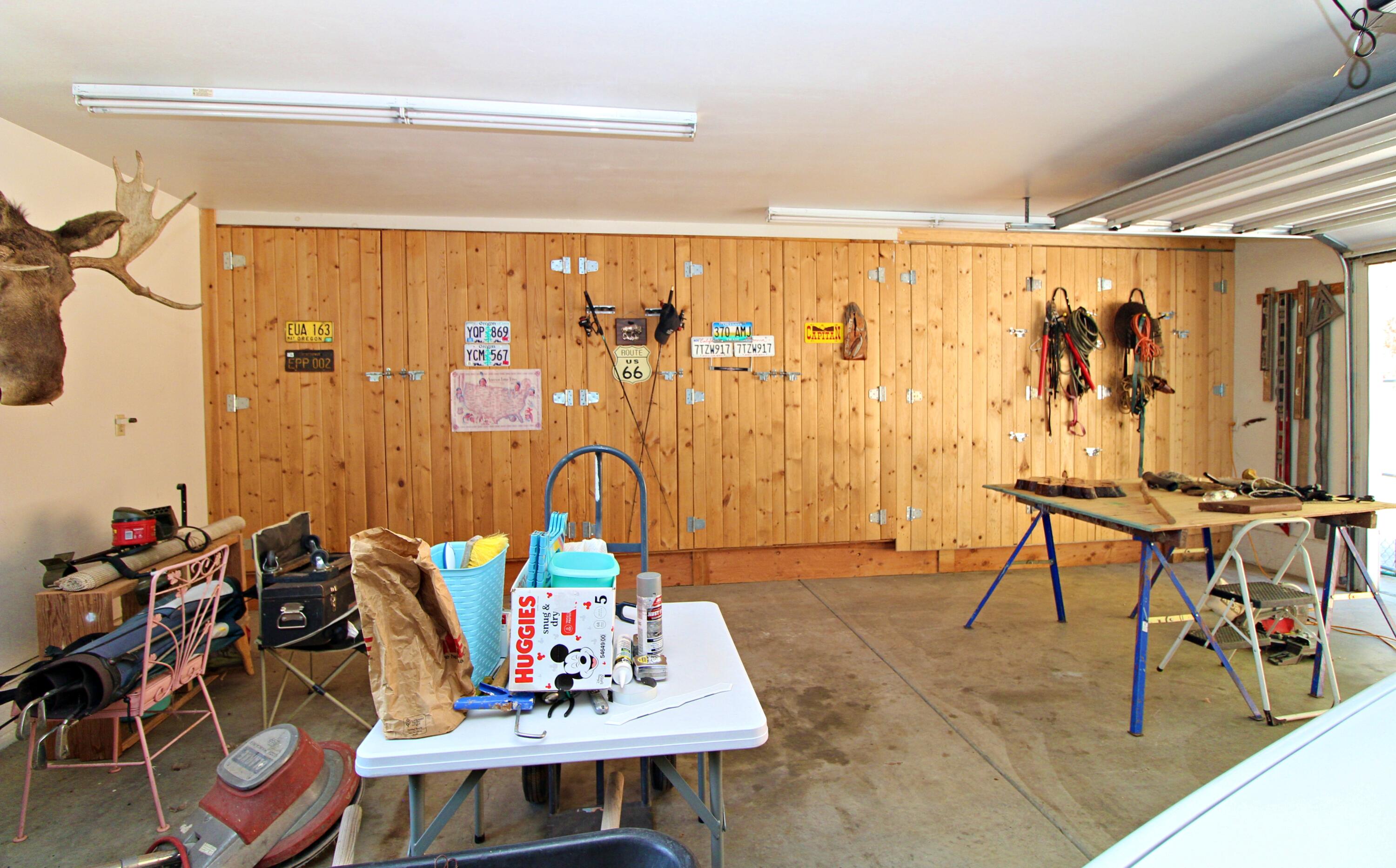 7732 North Applegate Road Grants Pass, OR 97527 - Photo 32 of 40 Garage