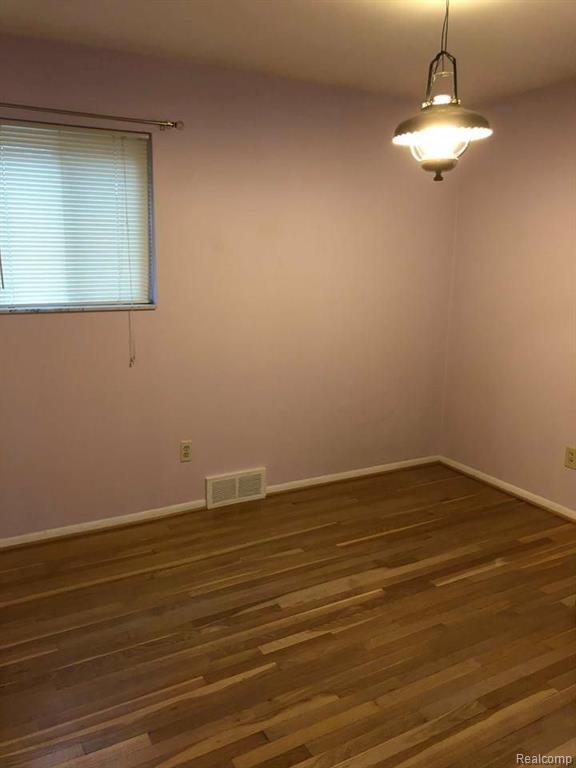 8458 Dale Center Line, MI 48015 - Photo 10 of 30