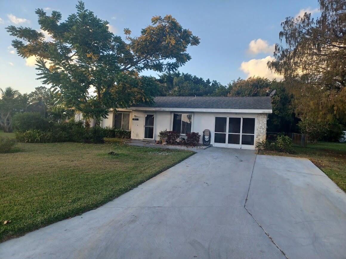 411 Southwest Ruffner Court Port St. Lucie, FL 34953 - Photo 2 of 28 20220102_170005