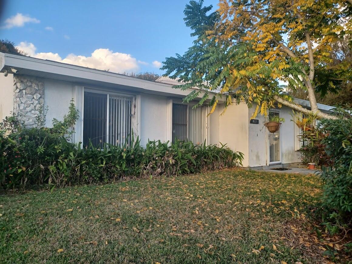 411 Southwest Ruffner Court Port St. Lucie, FL 34953 - Photo 3 of 28 20220102_170039