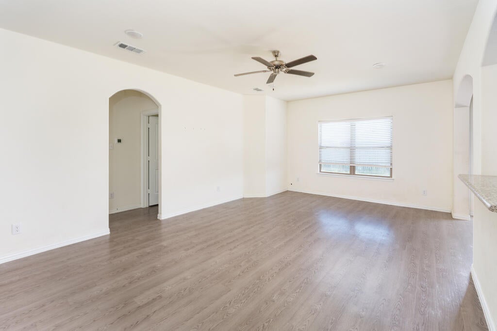 117 Willowbend Loop Mabank, TX 75147 - Photo 6 of 29 Gallery Image 6