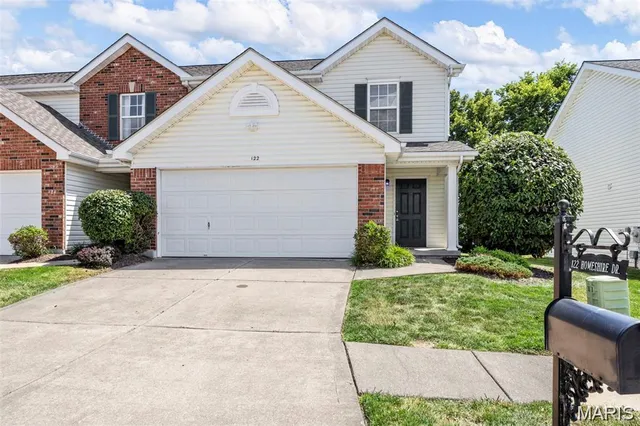 $225,000 | 122 Homeshire Drive, Unit 11, Wentzville, MO 63385