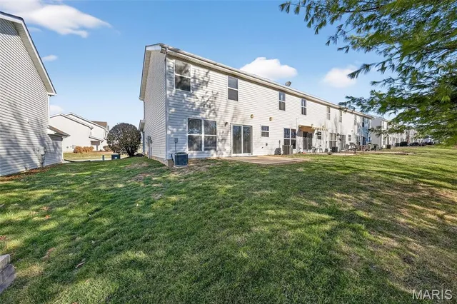 $225,000 | 122 Homeshire Drive, Unit 11, Wentzville, MO 63385