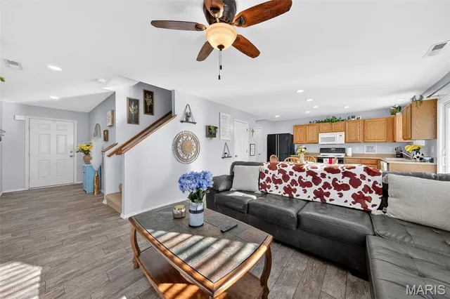 $225,000 | 122 Homeshire Drive, Unit 11, Wentzville, MO 63385