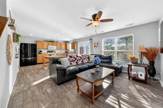 $225,000 | 122 Homeshire Drive, Unit 11, Wentzville, MO 63385