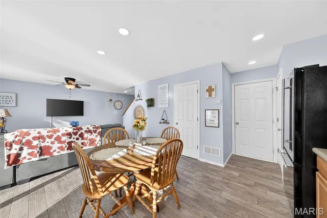 $225,000 | 122 Homeshire Drive, Unit 11, Wentzville, MO 63385