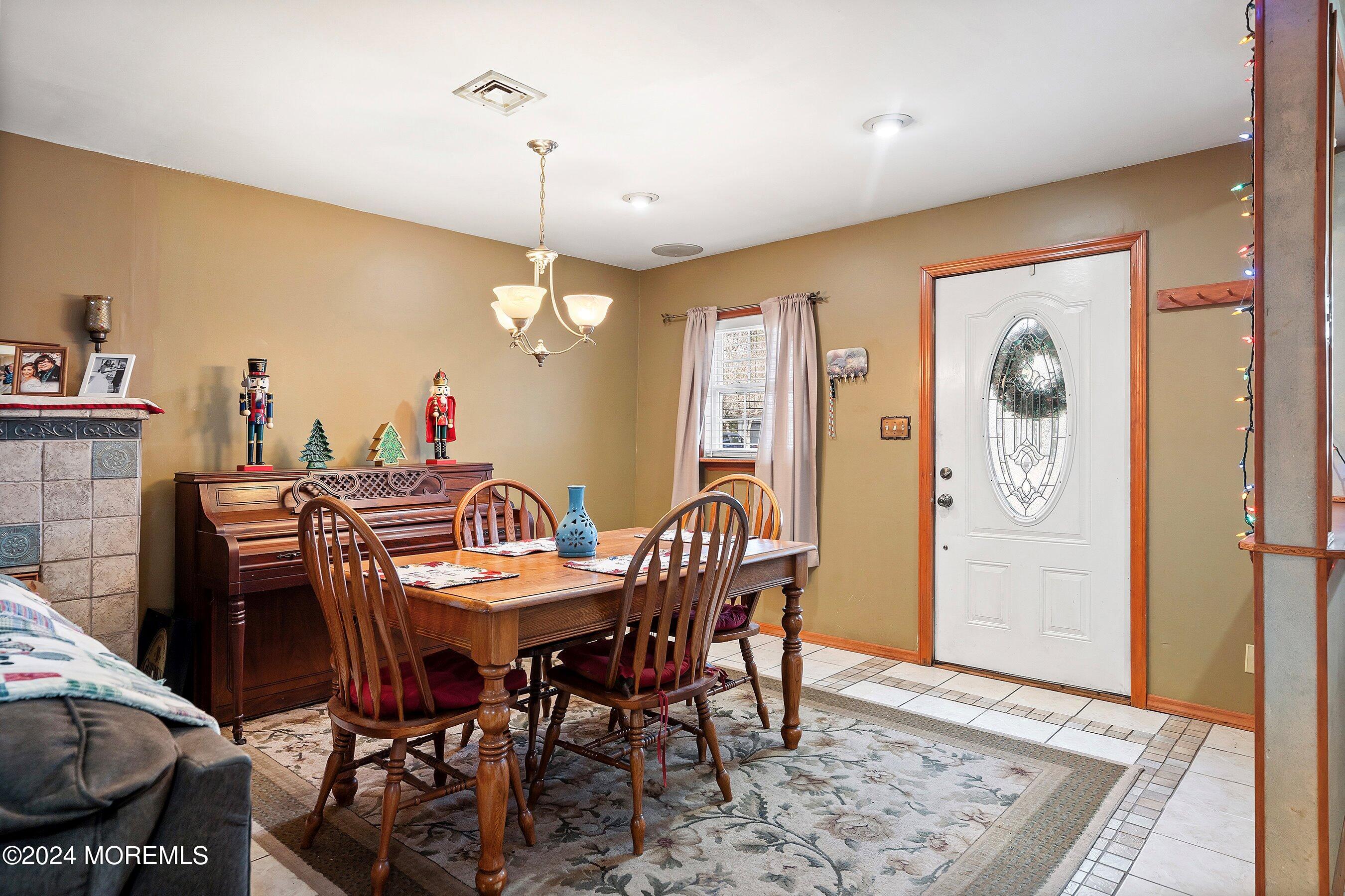 170 Cherry Quay Road Brick, NJ 08723 - Photo 4 of 28 a view of a dining room with furniture