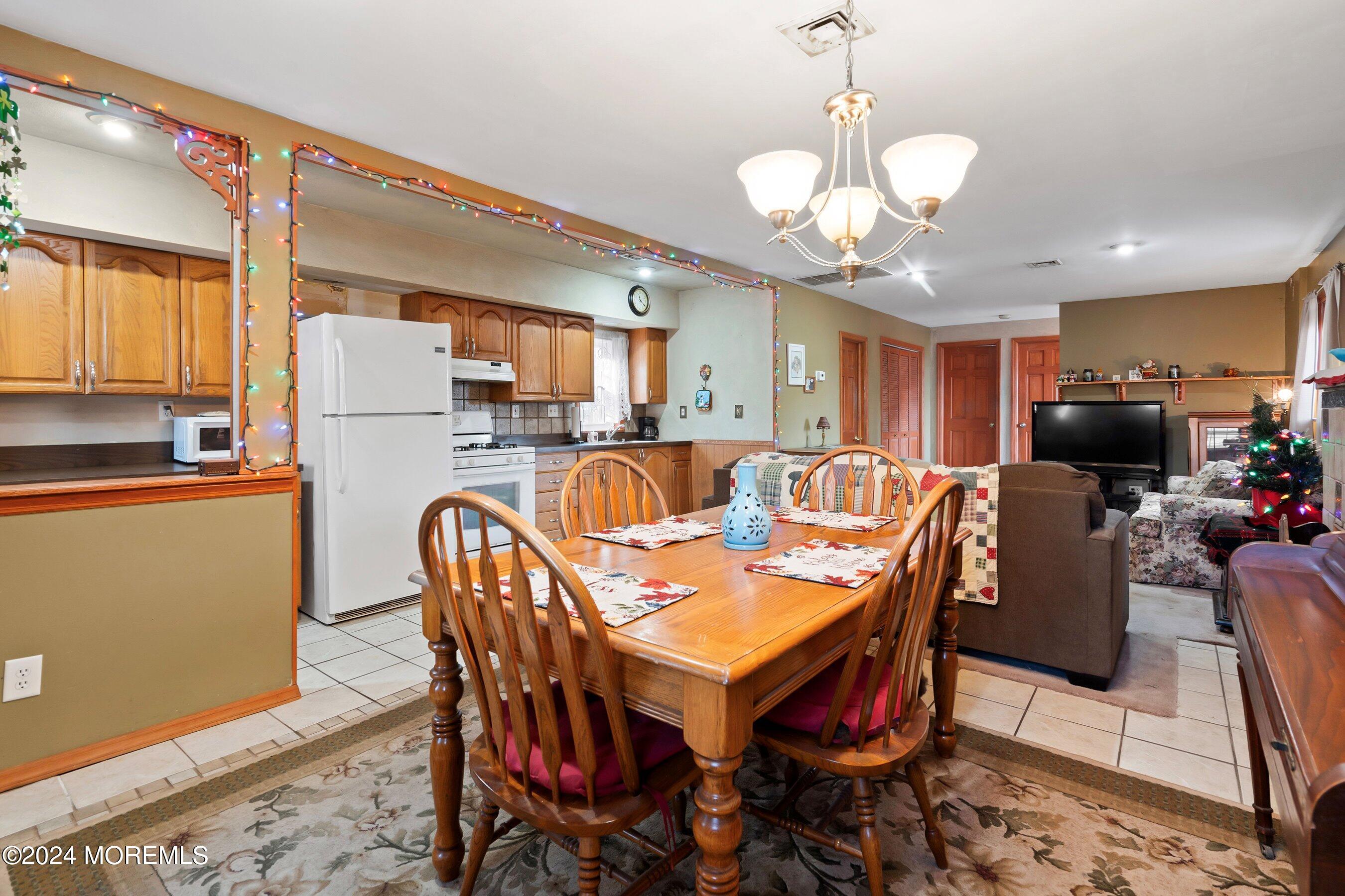 170 Cherry Quay Road Brick, NJ 08723 - Photo 6 of 28 a view of a dining room with furniture