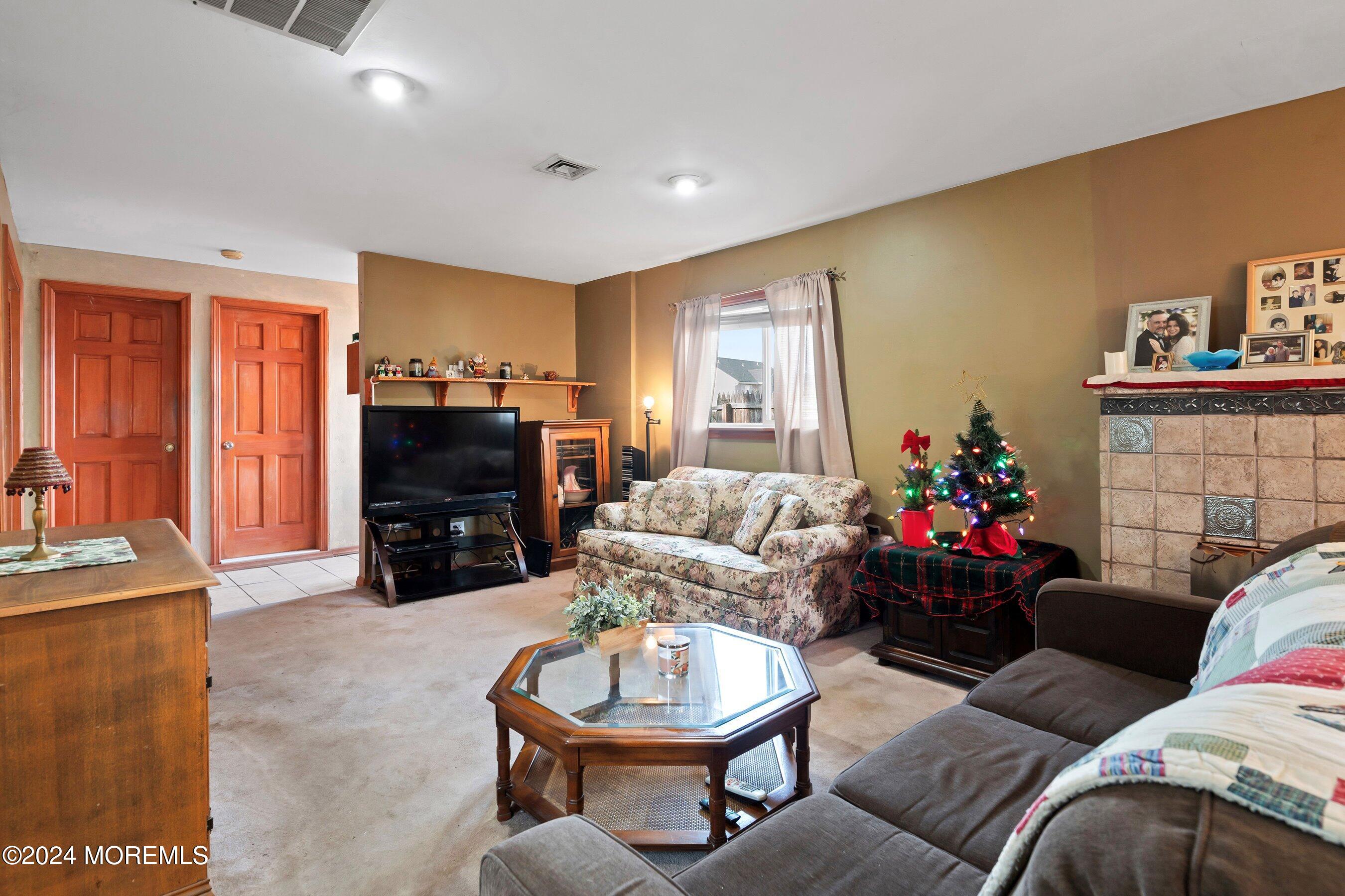 170 Cherry Quay Road Brick, NJ 08723 - Photo 9 of 28 a living room with furniture and a flat screen tv