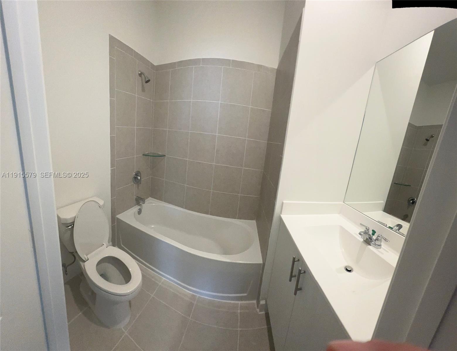 1455 Southeast 6th Terrace Homestead, FL 33034 - Photo 14 of 16 a bathroom with a tub a sink and a large mirror