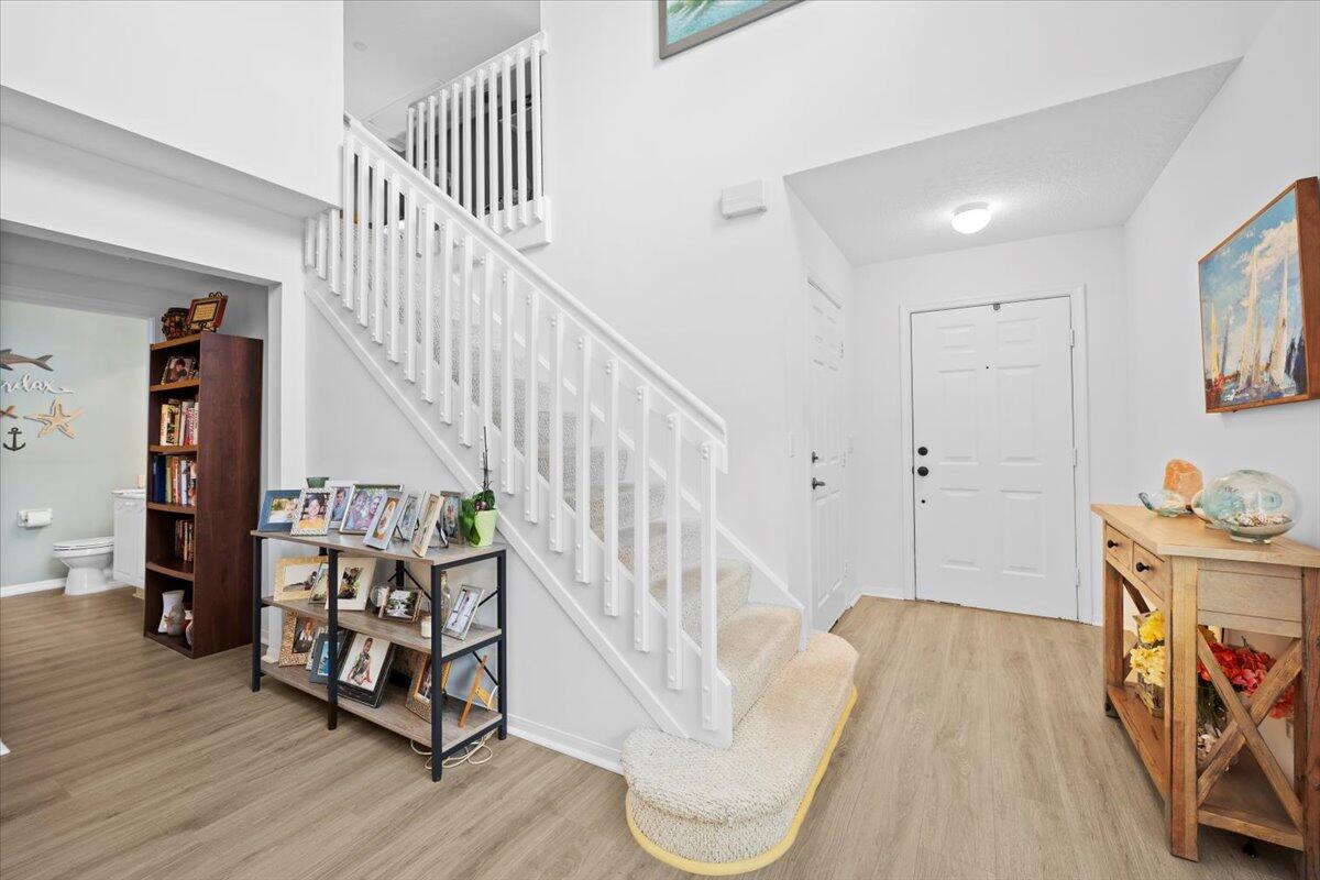 1047 Via Jardin Riviera Beach, FL 33418 - Photo 11 of 37 14-LUX_3328