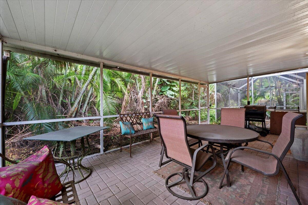1047 Via Jardin Riviera Beach, FL 33418 - Photo 23 of 37 26-LUX_3443