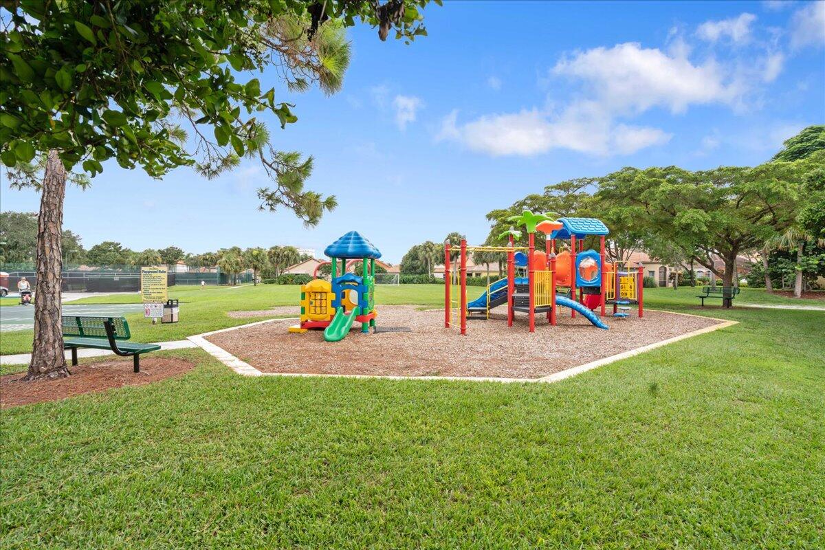 1047 Via Jardin Riviera Beach, FL 33418 - Photo 31 of 37 37-DSC05732