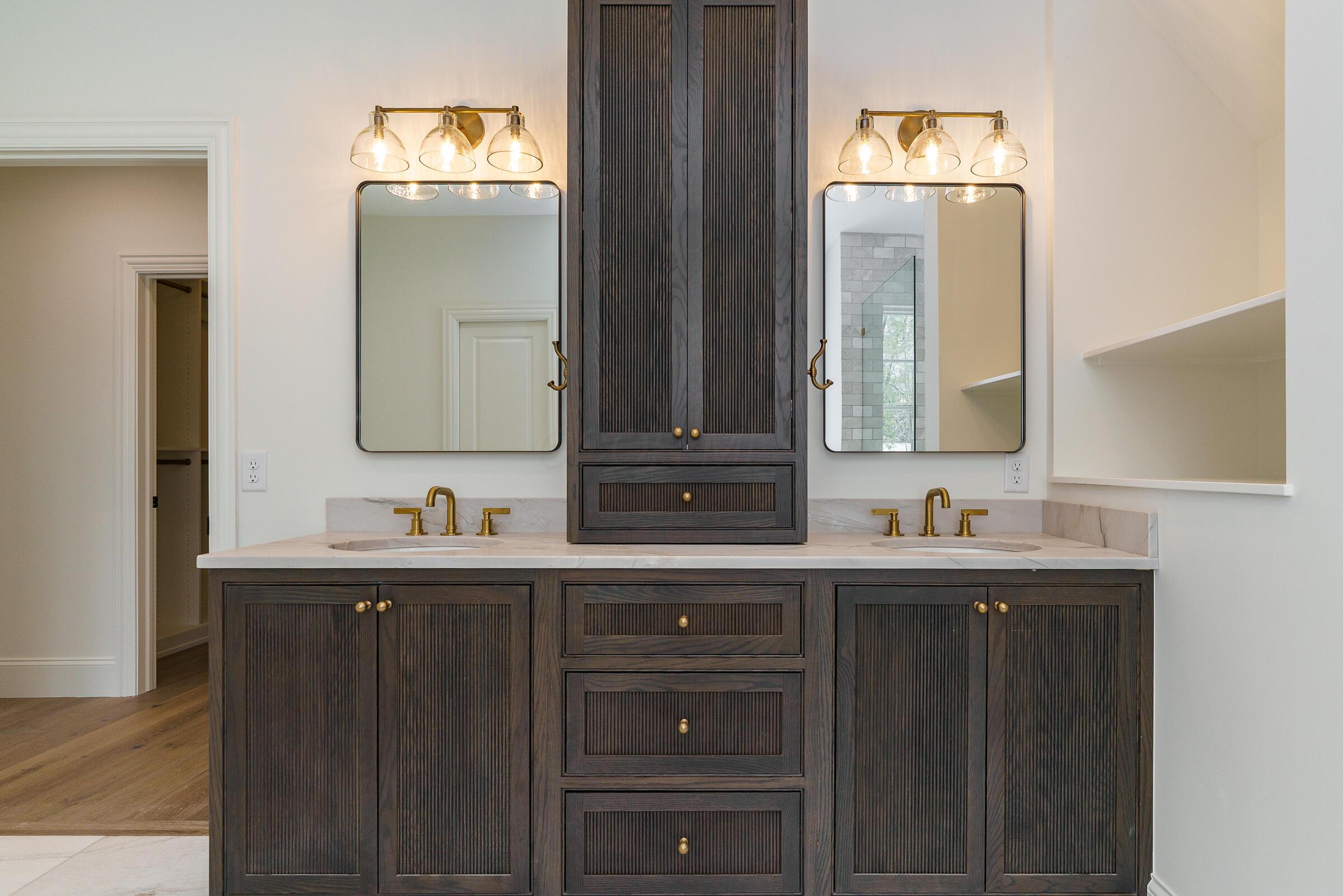 2681 Lane Road Columbus, OH 43220 - Photo 56 of 88 Primary Suite Full Bathroom