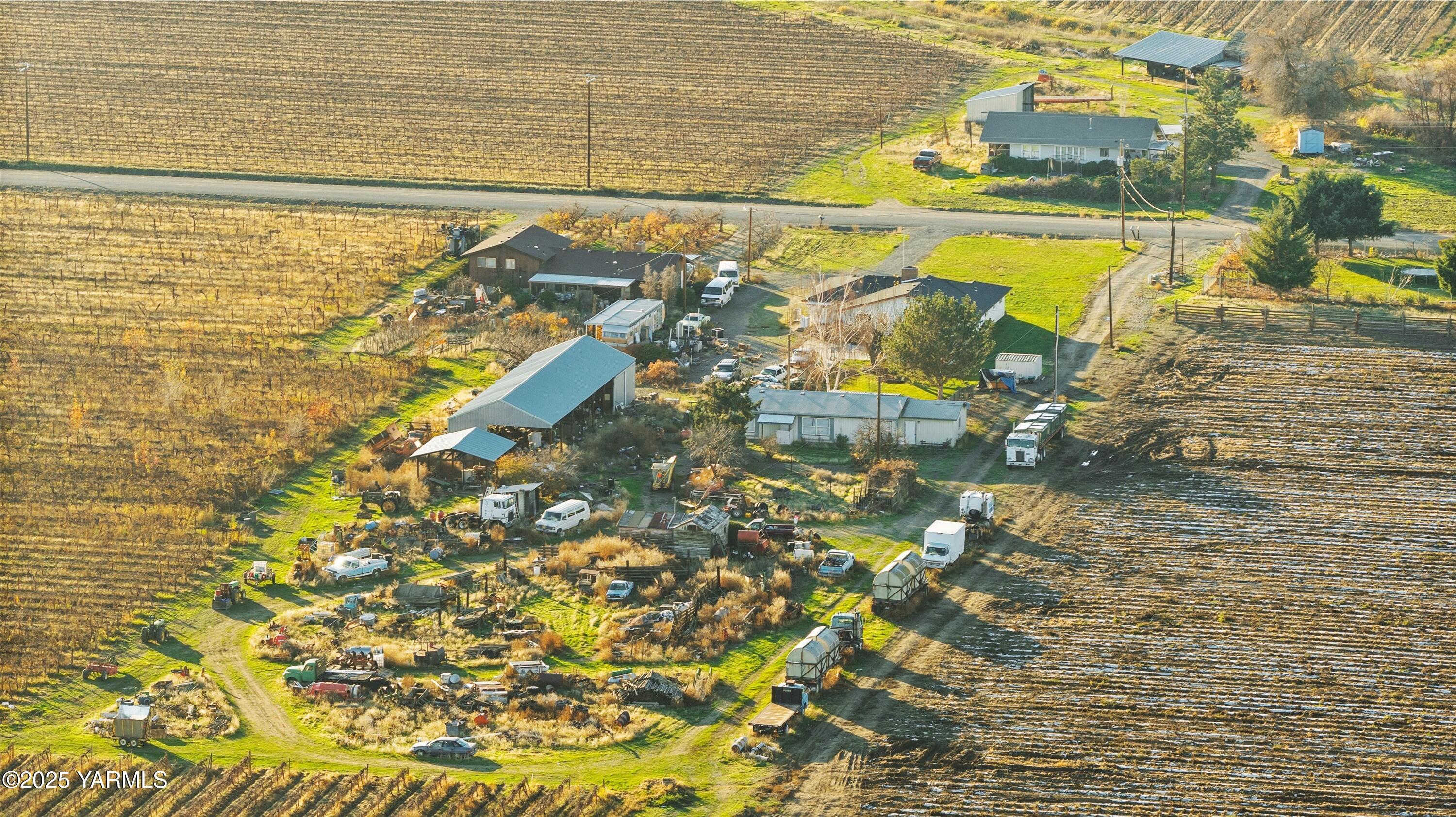 6263 Ashue Road Wapato, WA 98951 - Photo 2 of 9 a view of swimming pool