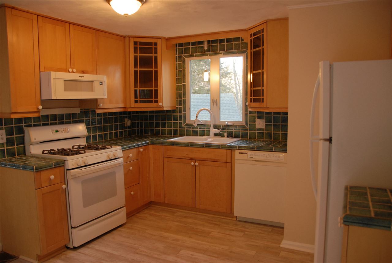 48 Deerhaven Road Weare, NH 03281 - Photo 5 of 39