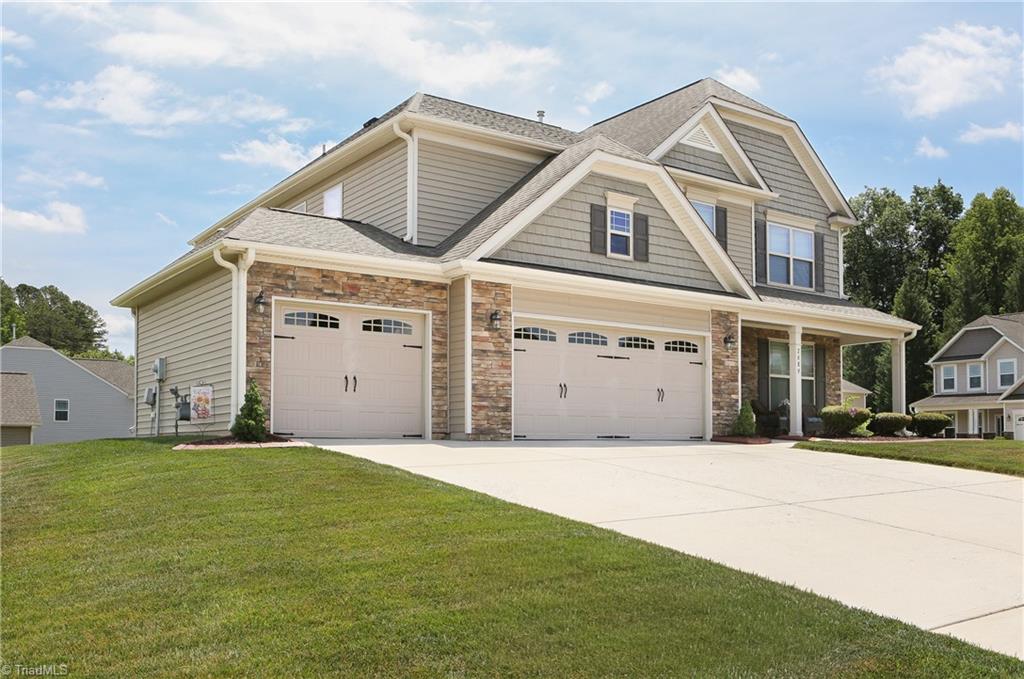 2689 Lamplight Circle High Point, NC 27265 - Photo 2 of 37
