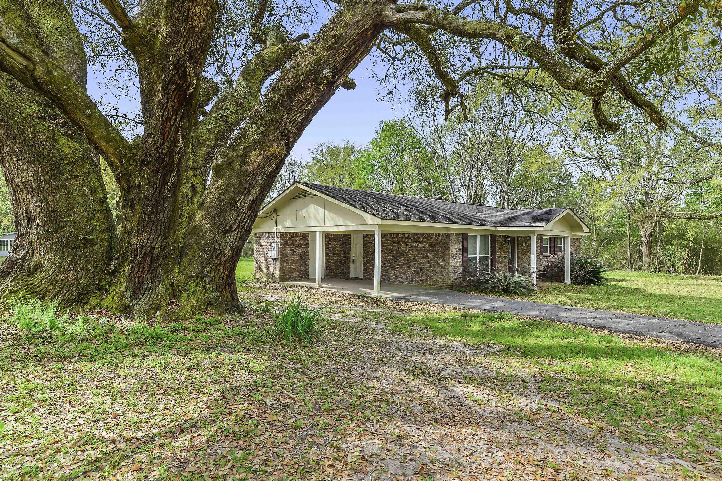 5900 Tanner Road Moss Point, MS 39562 - Photo 3 of 24 002