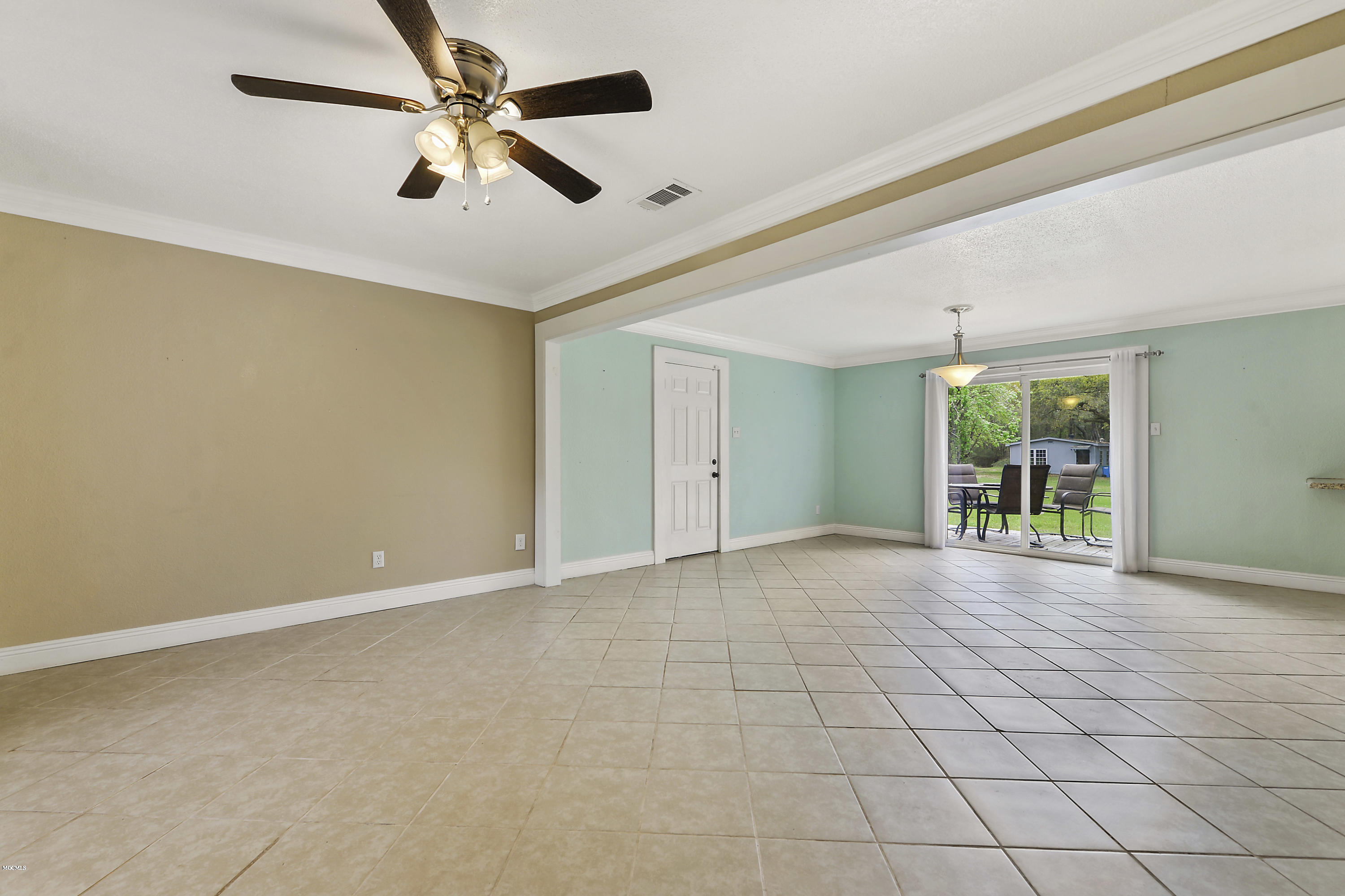 5900 Tanner Road Moss Point, MS 39562 - Photo 6 of 24 005