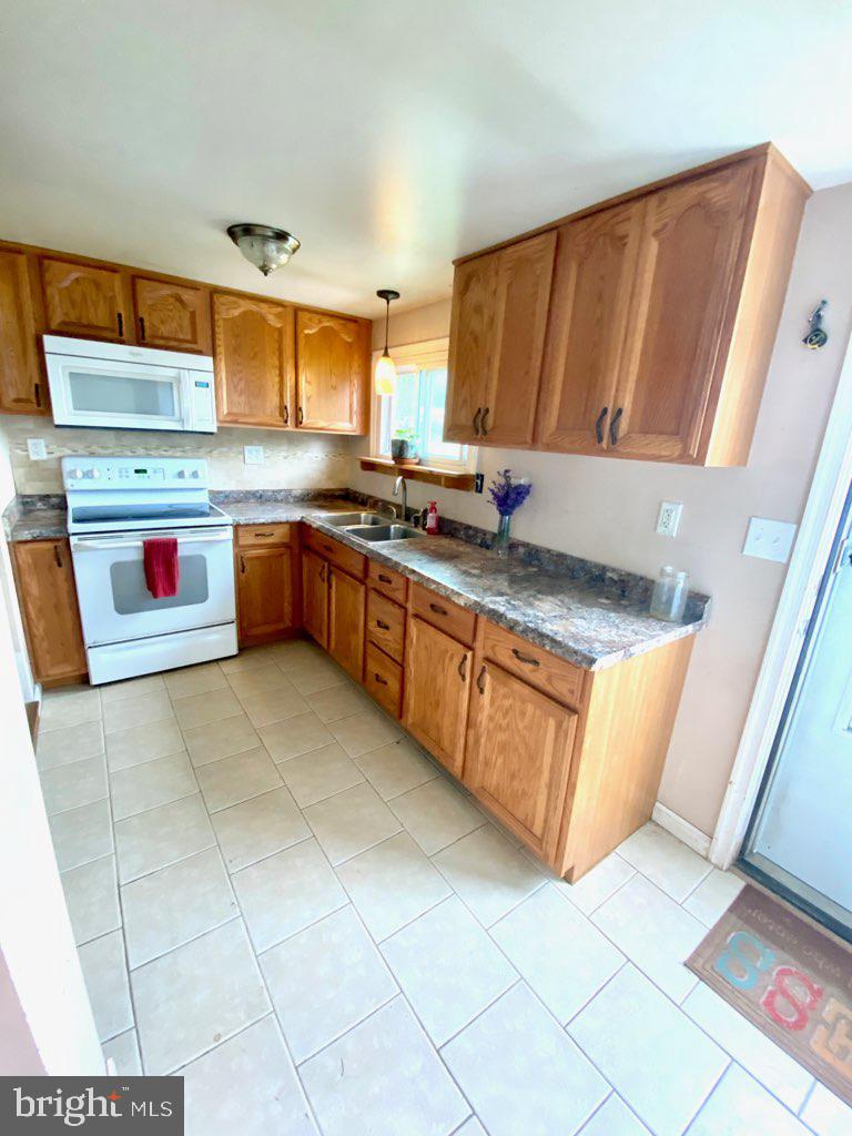 5748 Middleburg Road Union Bridge, MD 21791 - Photo 11 of 35 Kitchen by Fridge