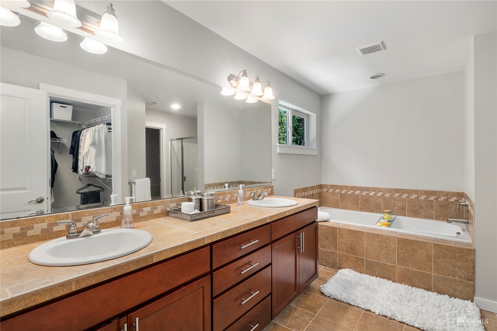 21816 Vine Road Brier, WA 98036 - Photo 29 of 40 Gallery Image 29