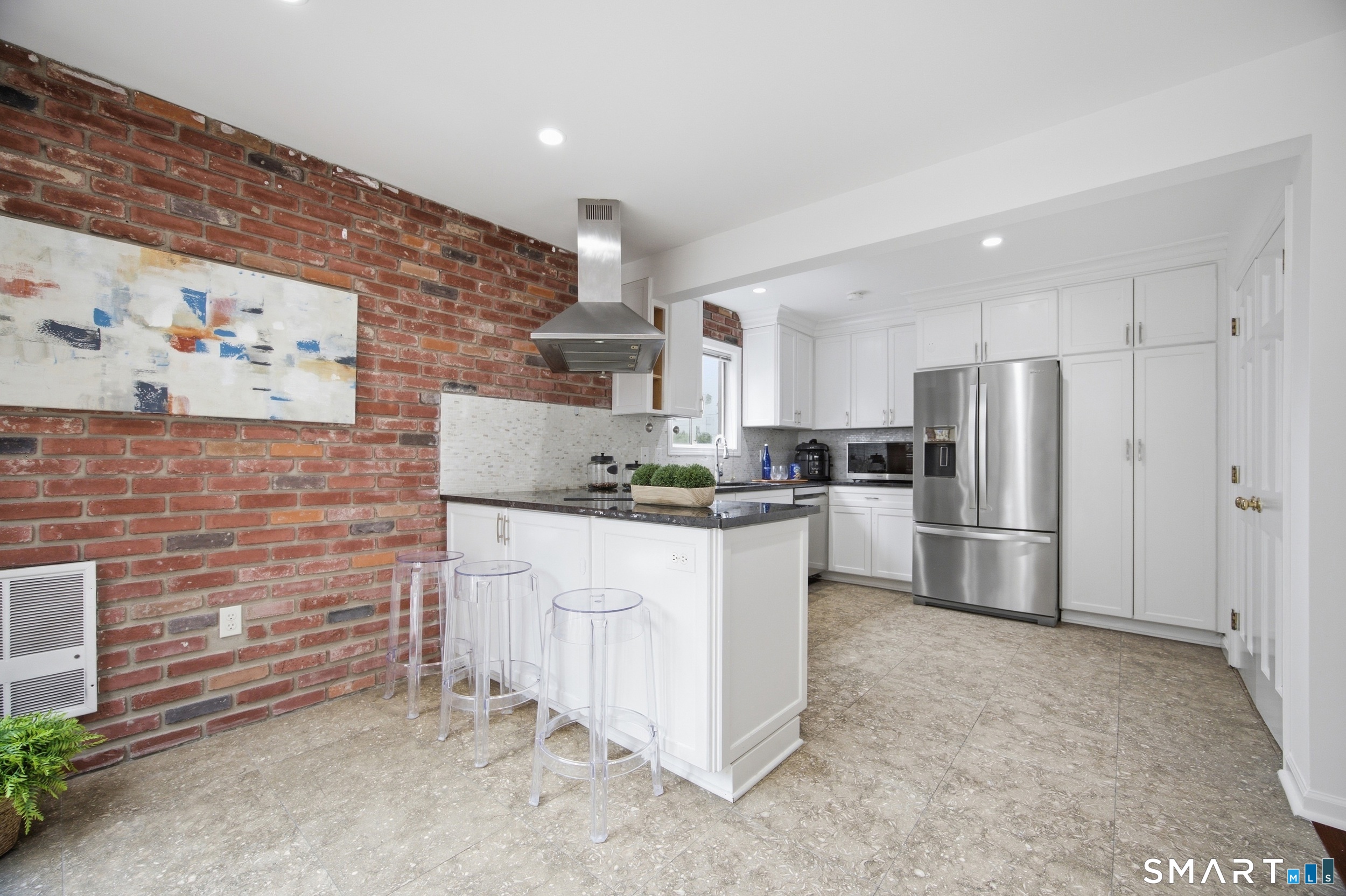 33 Colonial Road, Unit 4 Stamford, CT 06906 - Photo 7 of 36 Gallery Image 7