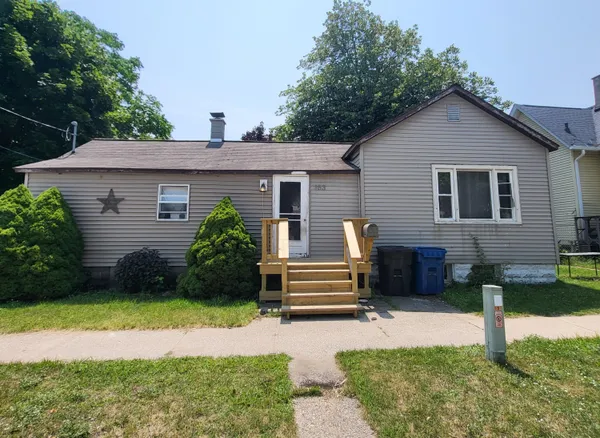 $120,000 | 153 14th Street, Manistee, MI 49660