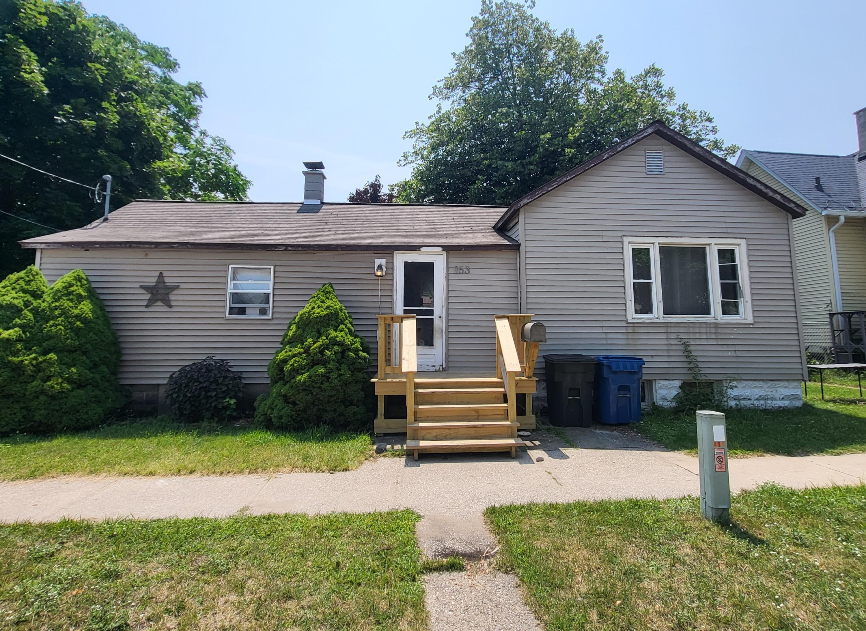 153 14th Street Manistee, MI 49660 - Photo 2 of 20 20250720_134757