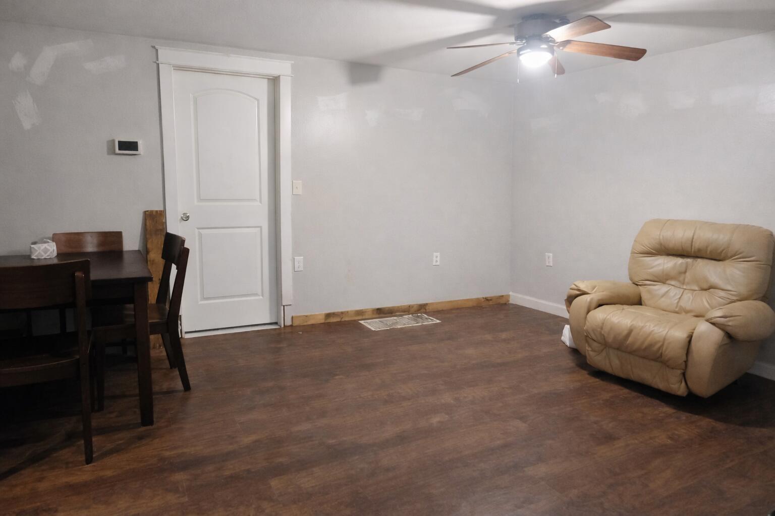 153 14th Street Manistee, MI 49660 - Photo 9 of 20 Livingroom