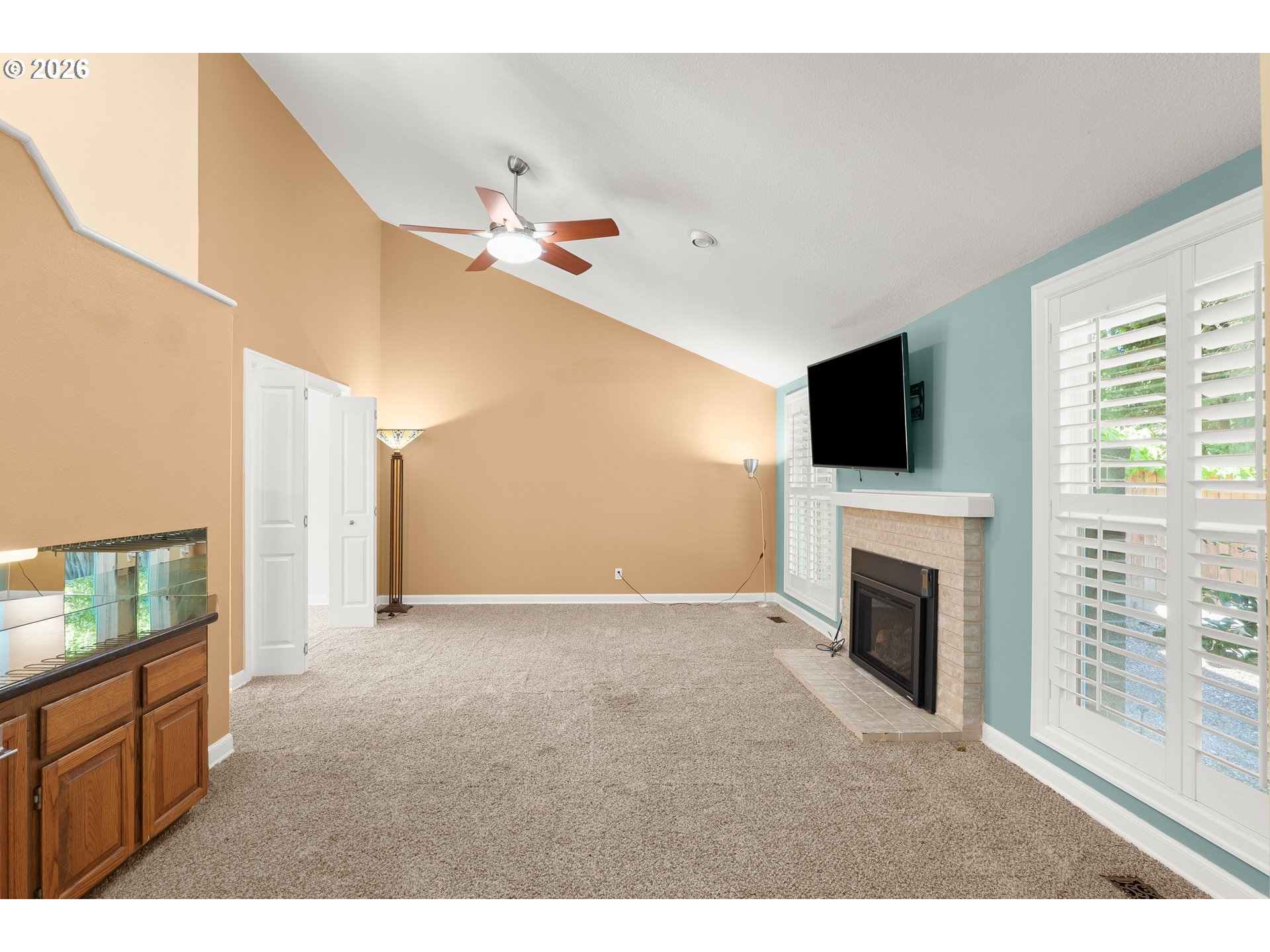 7859 Southwest Raintree Drive Beaverton, OR 97008 - Photo 4 of 24 Living Room