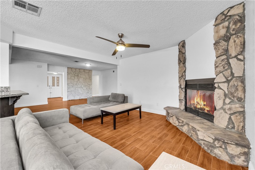 553 East Home Street Rialto, CA 92376 - Photo 19 of 26 Family room