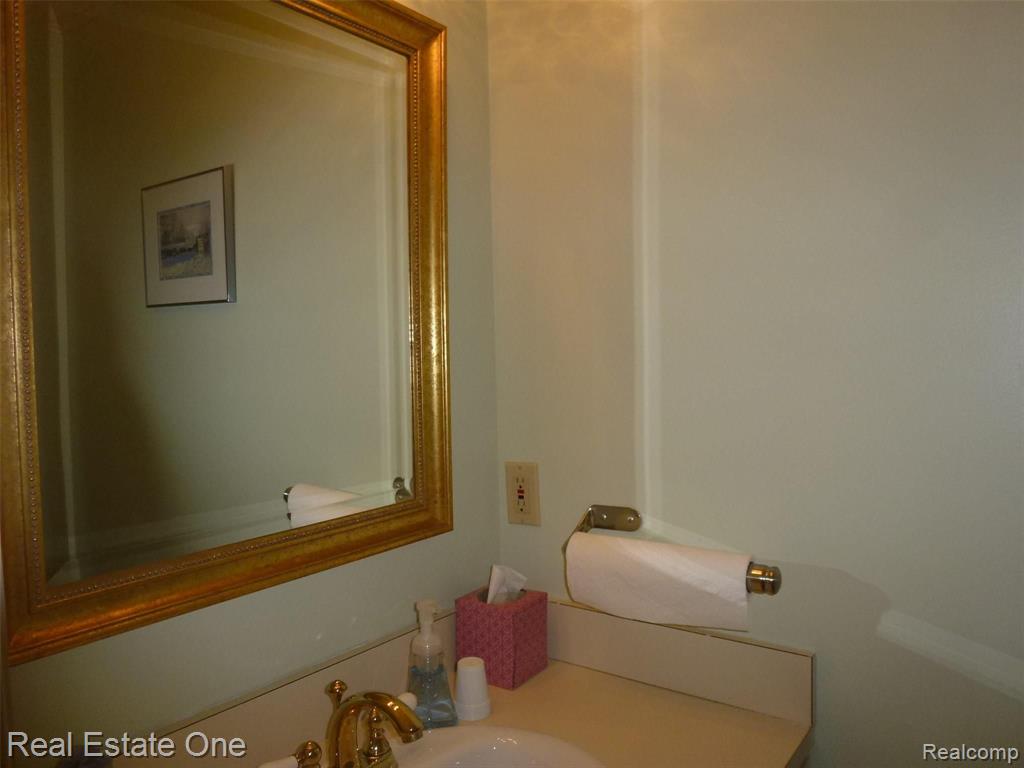 570 Tennyson, Unit 78 Rochester Hills, MI 48307 - Photo 14 of 35