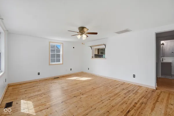 $179,900 | 325 South County Road 900 West, Seymour, IN 47274